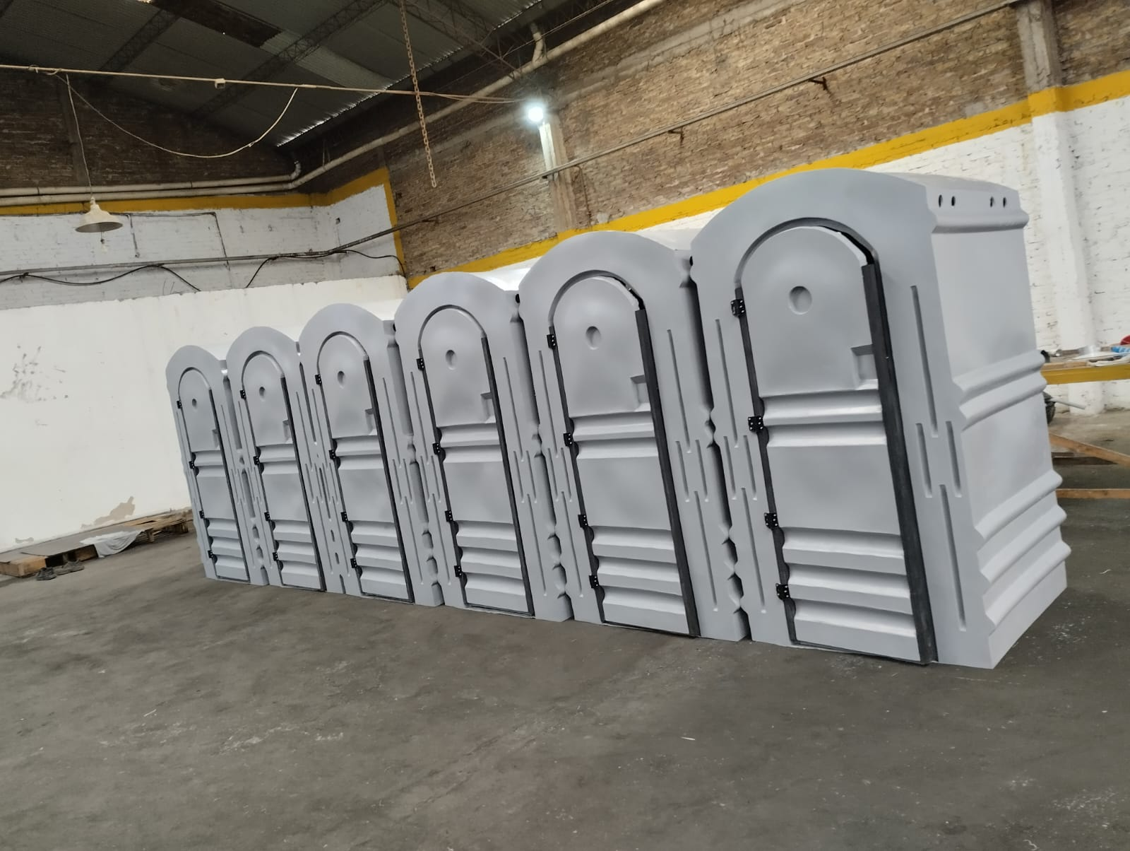 Producción Plasticanning — baños químicos en fábrica